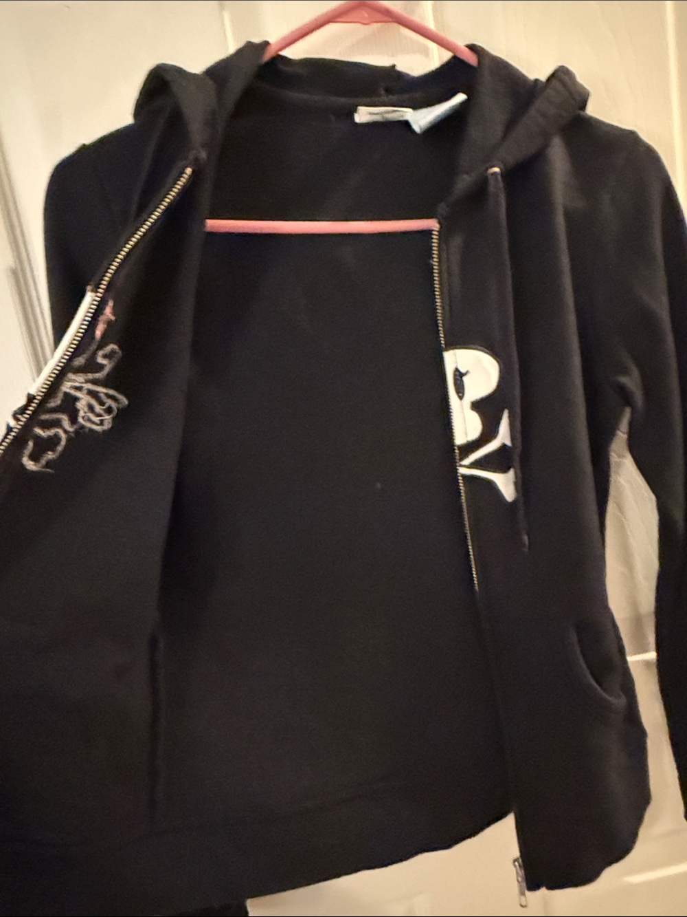 Paul Frank vintage 2005 Black Zip-Up Hoodie with Pink-Accented Skull Patch - Picture 4 of 11